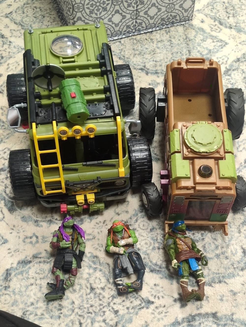 TMNT Rescue Playset with 3 Action Figures and 2 Vehicles And Go Kart